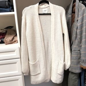 Worn a couple times off whit long cardigan from Abercrombie & Fitch